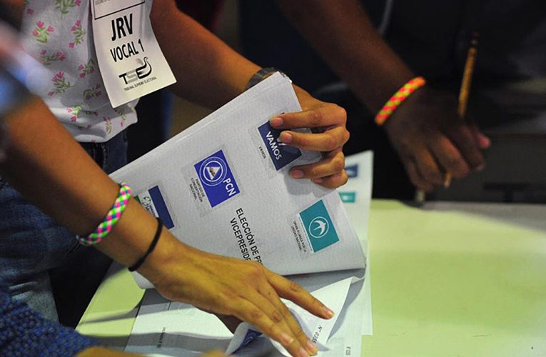 Oposición Salvadoreña enfrenta Obstáculos Financieros en Campaña Electoral 2024